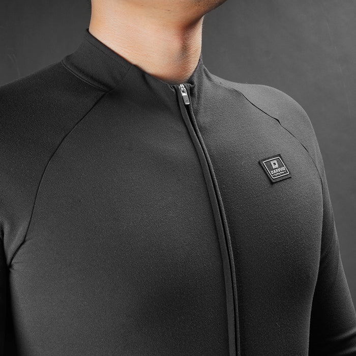 FLEECE SOFT THERMAL CYCLING JERSEY-Detail-aerodynamic fit